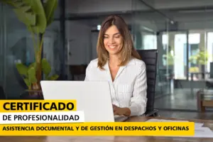 Mujer sonriente trabajando en un portátil en una oficina moderna, con plantas decorativas al fondo, destacando el texto 'Certificado de profesionalidad: Asistencia documental y de gestión en despachos y oficinas'