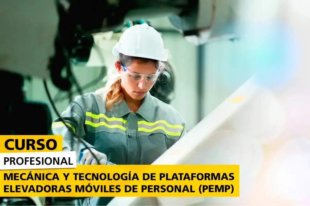 Técnica especializada con casco y gafas de seguridad realizando inspección técnica en una plataforma elevadora móvil de personal, durante una sesión práctica del curso profesional de mecánica y tecnología PEMP.