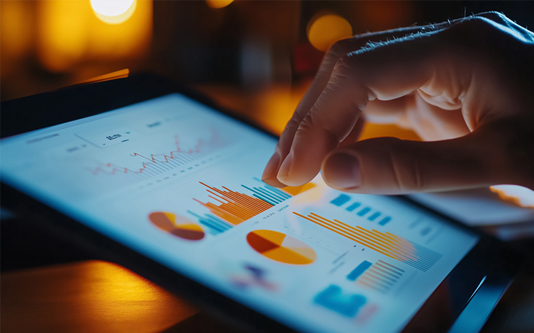 panel de métricas digitales, gráficos de rendimiento y análisis de datos para optimizar el posicionamiento web y las campañas de publicidad online.