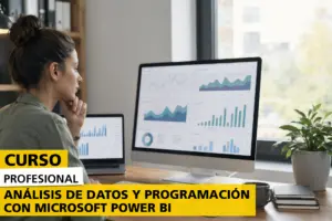 Curso profesional de Análisis de Datos y Programación con Microsoft Power BI. Profesional analizando cuadros de mando, gráficos e indicadores en un ordenador para la creación de informes y visualización de datos empresariales.