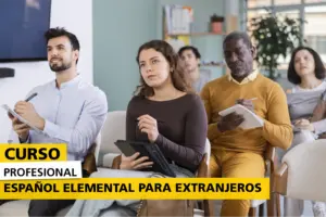 Curso profesional de Español Elemental para Extranjeros. Alumnos de diferentes nacionalidades asistiendo a una clase de español para mejorar la comunicación oral y escrita y facilitar su integración laboral y social en España.